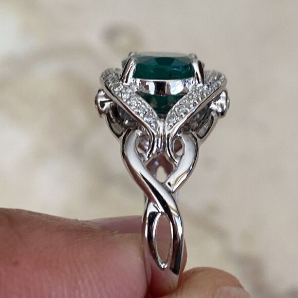 18K Natural 3.18 Carat Emerald & Diamond Ring  $8,848 Replacement Value - Picture 6 of 15